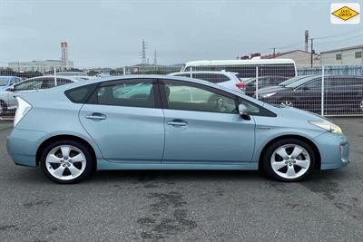 2012 Toyota Prius - Thumbnail