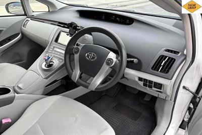 2013 Toyota Prius - Thumbnail