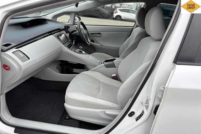 2013 Toyota Prius - Thumbnail