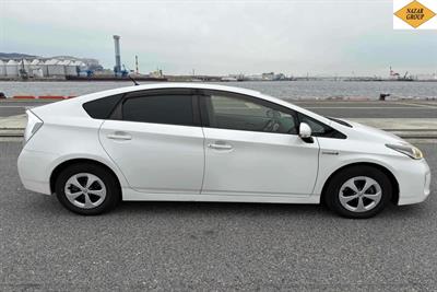 2013 Toyota Prius - Thumbnail
