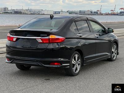 2015 Honda Grace - Thumbnail