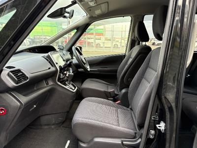 2017 Nissan Serena - Thumbnail