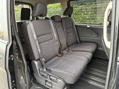 2017 Nissan Serena - Thumbnail