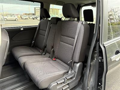 2017 Nissan Serena - Thumbnail