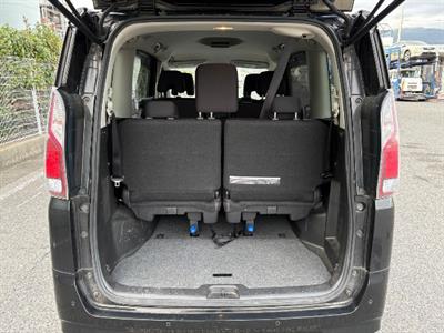 2017 Nissan Serena - Thumbnail