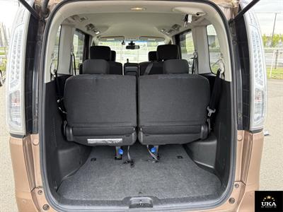 2015 Nissan Serena - Thumbnail