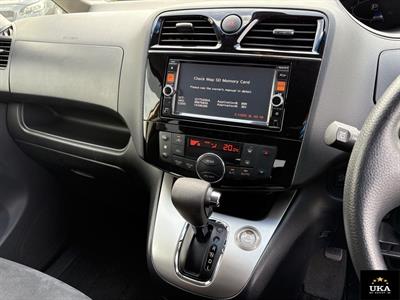 2015 Nissan Serena - Thumbnail