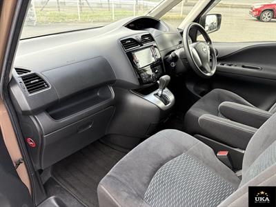 2015 Nissan Serena - Thumbnail