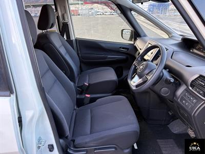 2017 Nissan Serena - Thumbnail