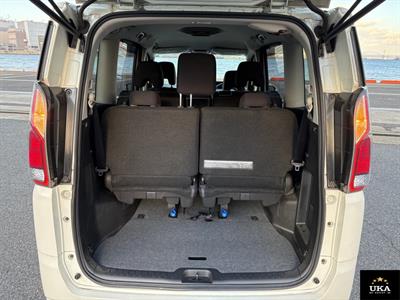 2017 Nissan Serena - Thumbnail