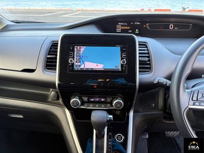 2017 Nissan Serena - Thumbnail