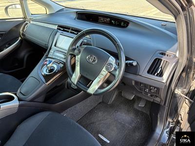 2015 Toyota Prius - Thumbnail