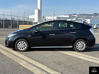 2015 Toyota Prius - Thumbnail