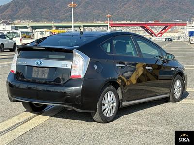 2015 Toyota Prius - Thumbnail