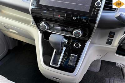 2016 Nissan Serena - Thumbnail