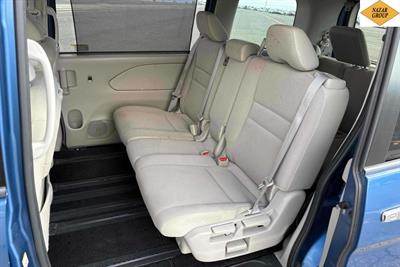 2016 Nissan Serena - Thumbnail