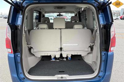 2016 Nissan Serena - Thumbnail