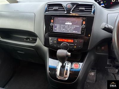 2015 Nissan Serena - Thumbnail