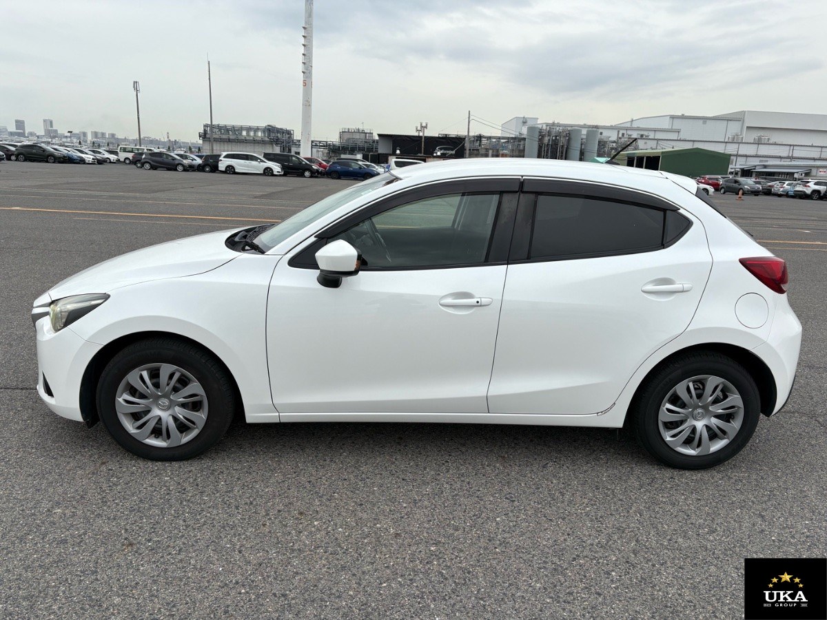 2016 Mazda Demio