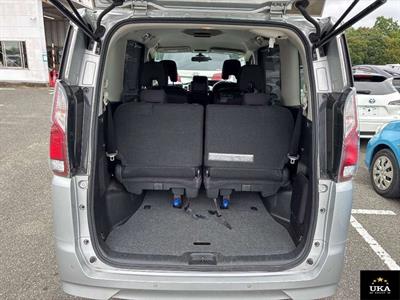 2017 Nissan Serena - Thumbnail