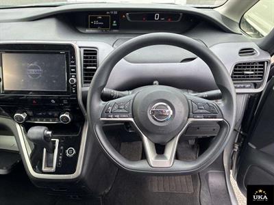 2017 Nissan Serena - Thumbnail