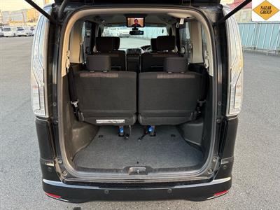 2015 Nissan Serena - Thumbnail