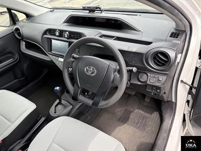 2017 Toyota Aqua - Thumbnail
