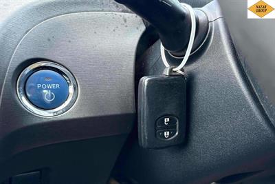 2012 Toyota Prius - Thumbnail