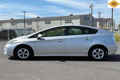 2012 Toyota Prius - Thumbnail