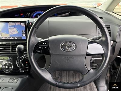 2013 Toyota Estima - Thumbnail
