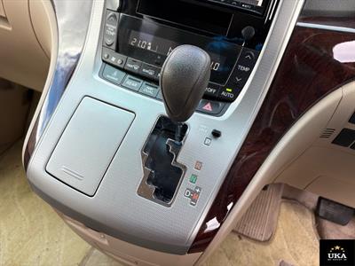 2013 Toyota Alphard - Thumbnail