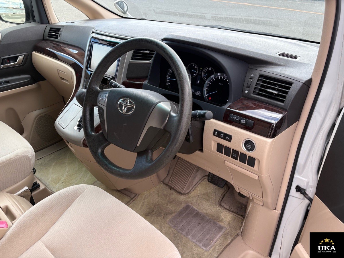 2013 Toyota Alphard