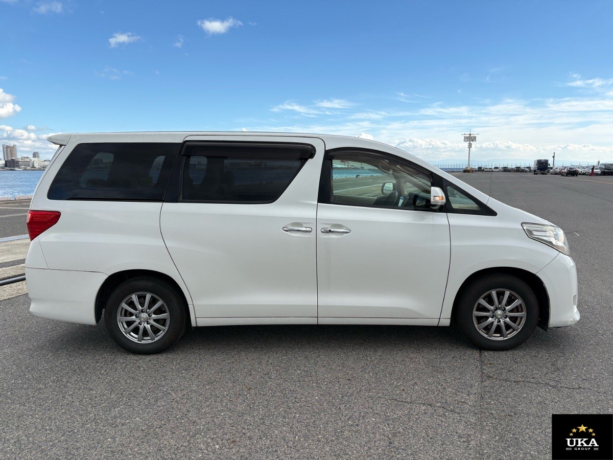 2013 Toyota Alphard