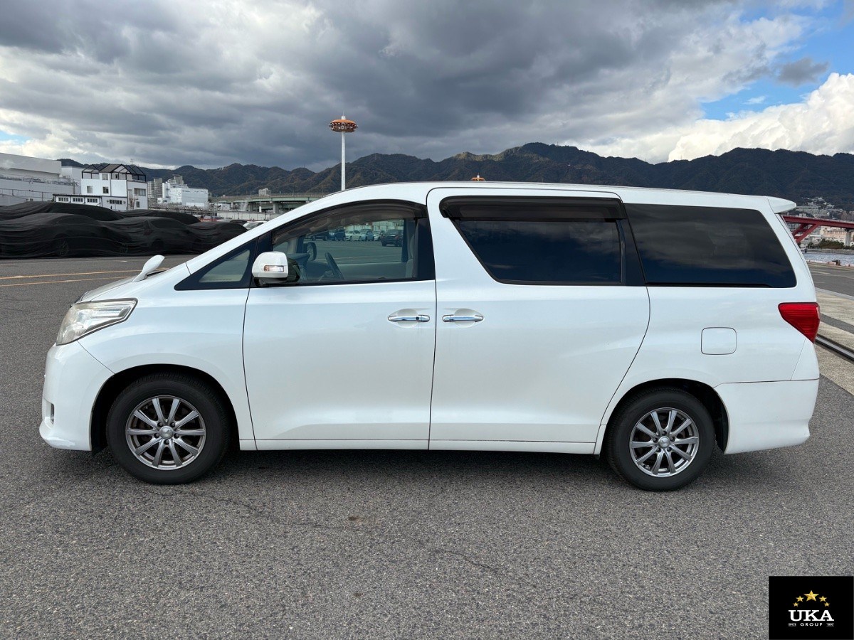 2013 Toyota Alphard
