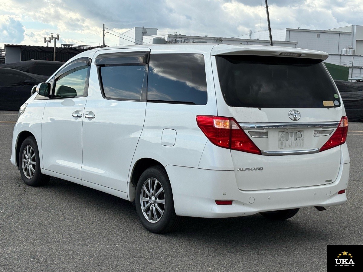 2013 Toyota Alphard