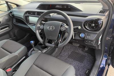 2017 Toyota Aqua - Thumbnail