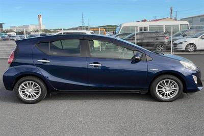 2017 Toyota Aqua - Thumbnail