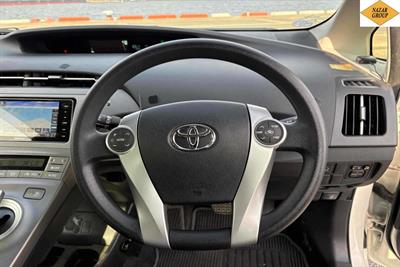 2014 Toyota Prius - Thumbnail