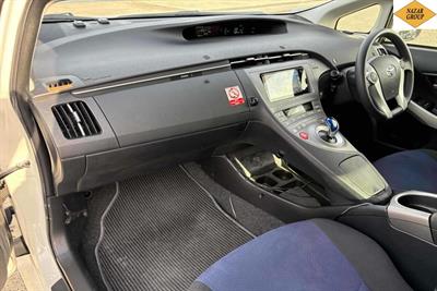 2014 Toyota Prius - Thumbnail
