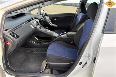 2014 Toyota Prius - Thumbnail
