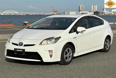 2014 Toyota Prius - Thumbnail