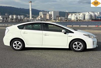 2014 Toyota Prius - Thumbnail