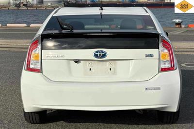2014 Toyota Prius - Thumbnail