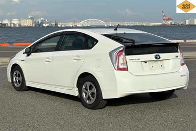 2014 Toyota Prius - Thumbnail