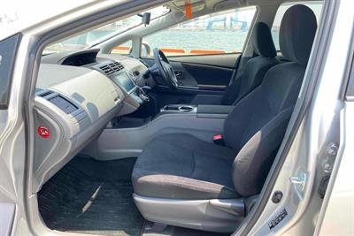 2014 Toyota Prius - Thumbnail