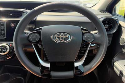 2017 Toyota Aqua - Thumbnail