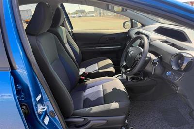 2017 Toyota Aqua - Thumbnail