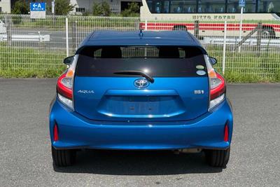 2017 Toyota Aqua - Thumbnail