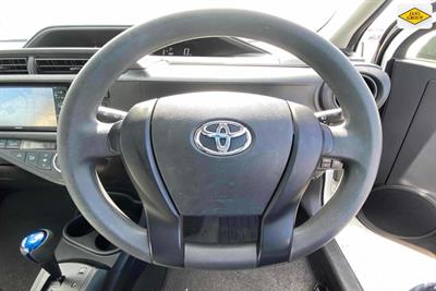 2017 Toyota Aqua - Thumbnail