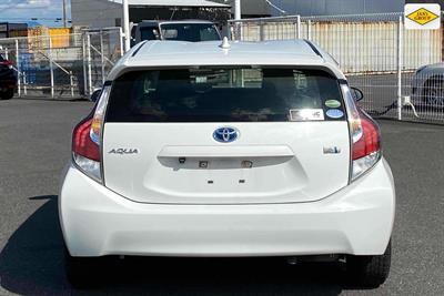 2017 Toyota Aqua - Thumbnail